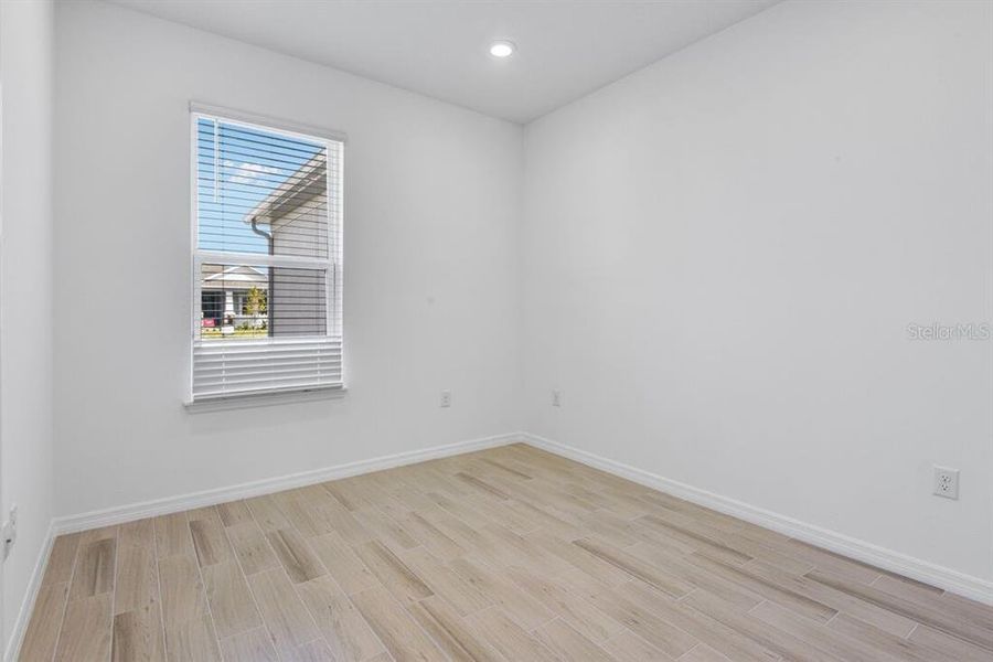 Spacious, unfurnished interior of a new home in Ardisia Park, New Smyrna Beach (Image 35).