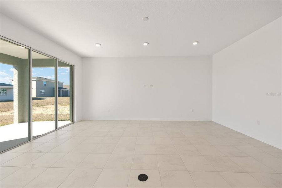 Spacious, unfurnished interior of a new home in Calesa Township, Ocala (Image 29).