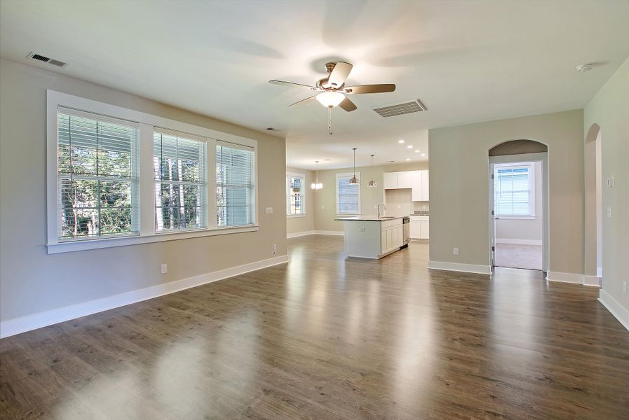 Spacious, unfurnished interior of a new home in Creek Pointe, Moncks Corner (Image 15).