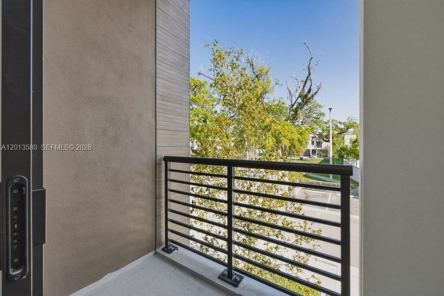 Exterior details and patio area of a home in , Dania Beach (Image 3).