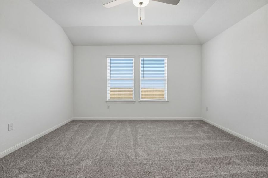 Spacious, unfurnished interior of a new home in Longview, Del Valle (Image 12).