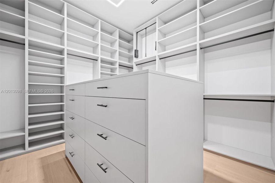 Spacious, unfurnished interior of a new home in , Miami (Image 41).