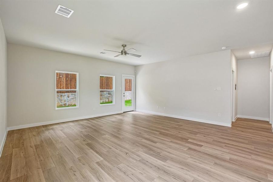 Spacious, unfurnished interior of a new home in Pennsylvania Avenue, Springtown (Image 34).
