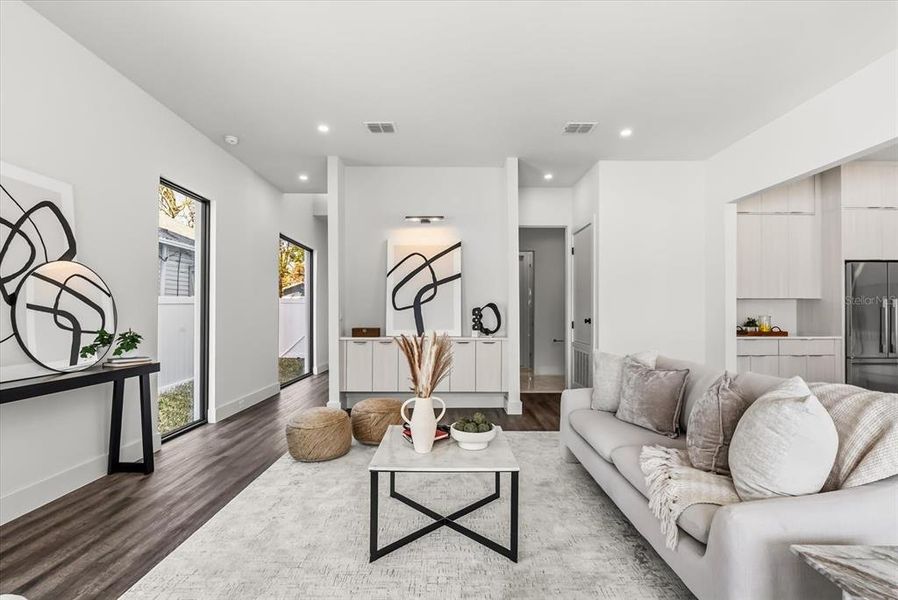 Furnished interior view inside a new home in , Orlando (Image 7).