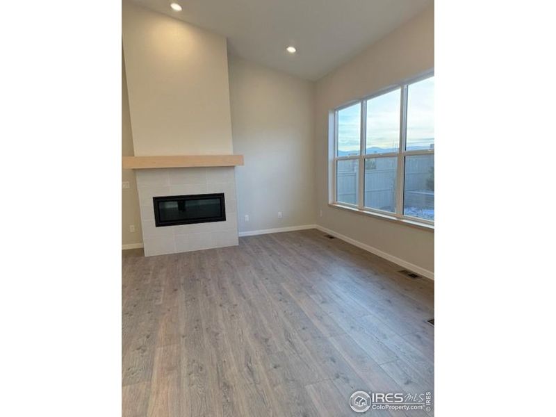 Spacious, unfurnished interior of a new home in West Grange, Longmont (Image 18).