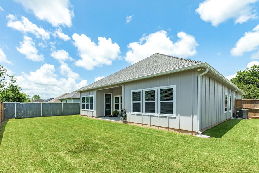 Exterior details and patio area of a home in , West Columbia (Image 4).