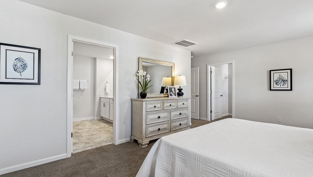 Representative furnished interior of a home built from the Robie by D.R. Horton in Brookside Farms - The Meadows, Greer (Image 25).