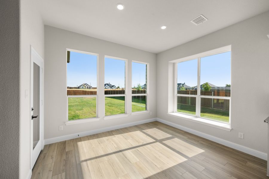 Spacious, unfurnished interior of a new home in Coyote Crossing, Godley (Image 14).