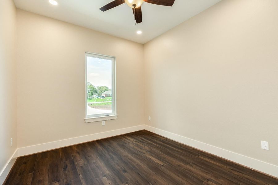 Spacious, unfurnished interior of a new home in , Angleton (Image 32).