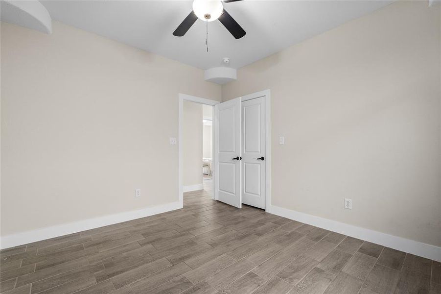 Spacious, unfurnished interior of a new home in , Granbury (Image 20). Spacious, unfurnished interior of a new home in , Granbury (Image 20).