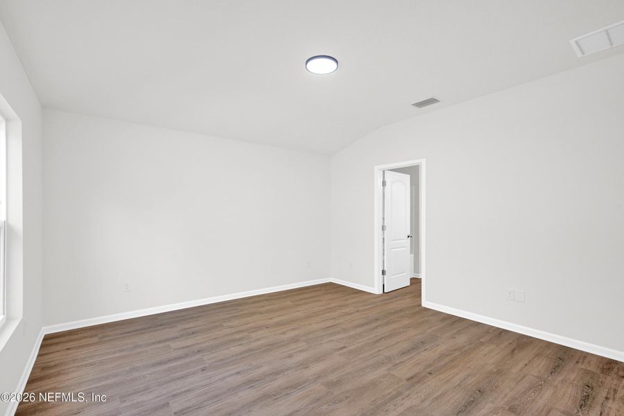Spacious, unfurnished interior of a new home in , Palatka (Image 16).