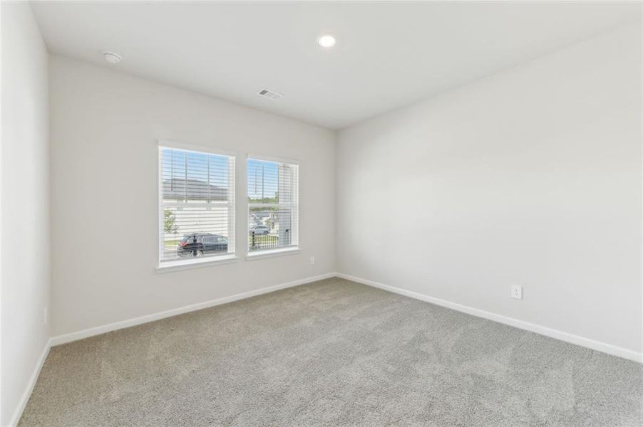 Spacious, unfurnished interior of a new home in Ivey Township, Dallas (Image 23).