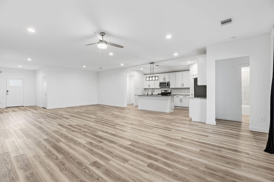 Spacious, unfurnished interior of a new home in , Fulshear (Image 20).