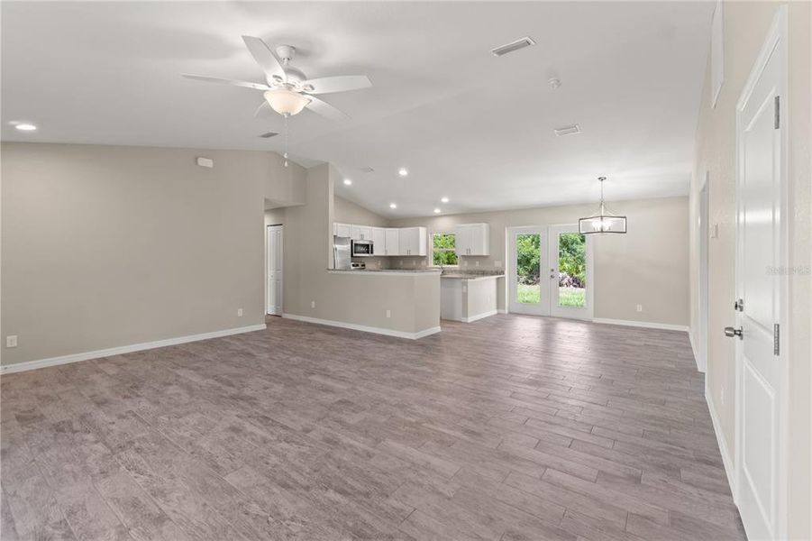Spacious, unfurnished interior of a new home in , Port Charlotte (Image 14).