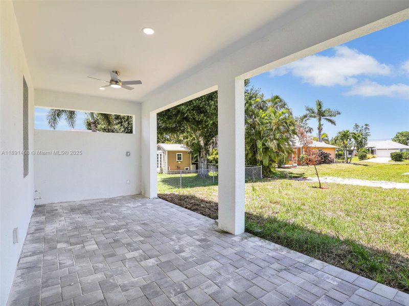 Exterior details and patio area of a home in , Cape Coral (Image 25).