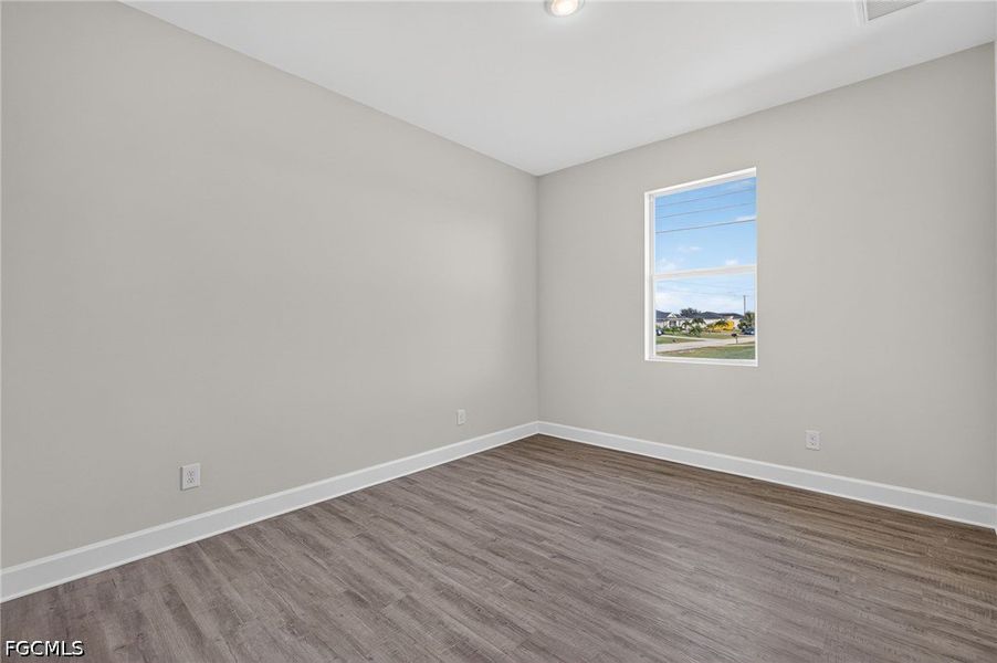 Spacious, unfurnished interior of a new home in Cape Coral, Cape Coral (Image 25).