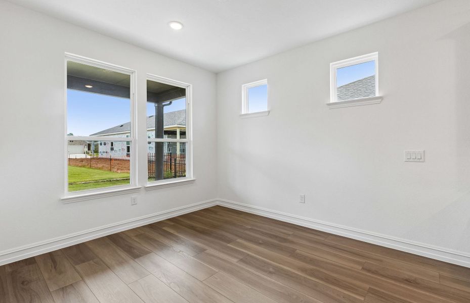 Spacious, unfurnished interior of a new home in Del Webb at Trinity Falls, McKinney (Image 11).