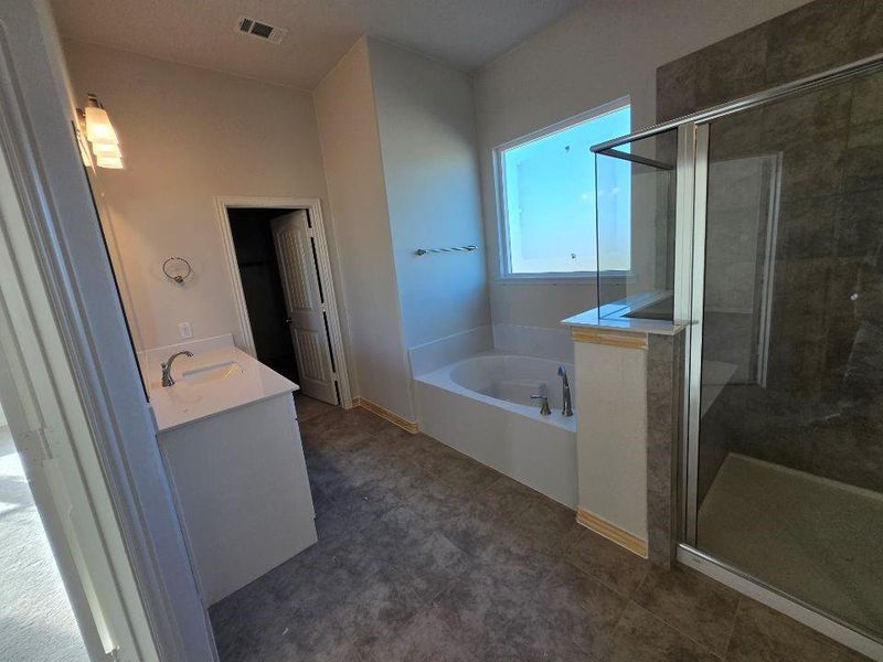 Furnished interior view inside a new home in Hillview Addition, Decatur (Image 6).