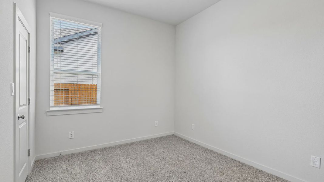 Spacious, unfurnished interior of a new home in Stream Waters, Seguin (Image 10).