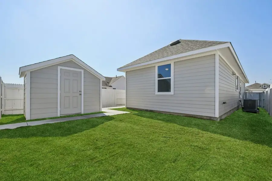 Exterior details and patio area of a home in Harvest Ridge, Elgin (Image 3).