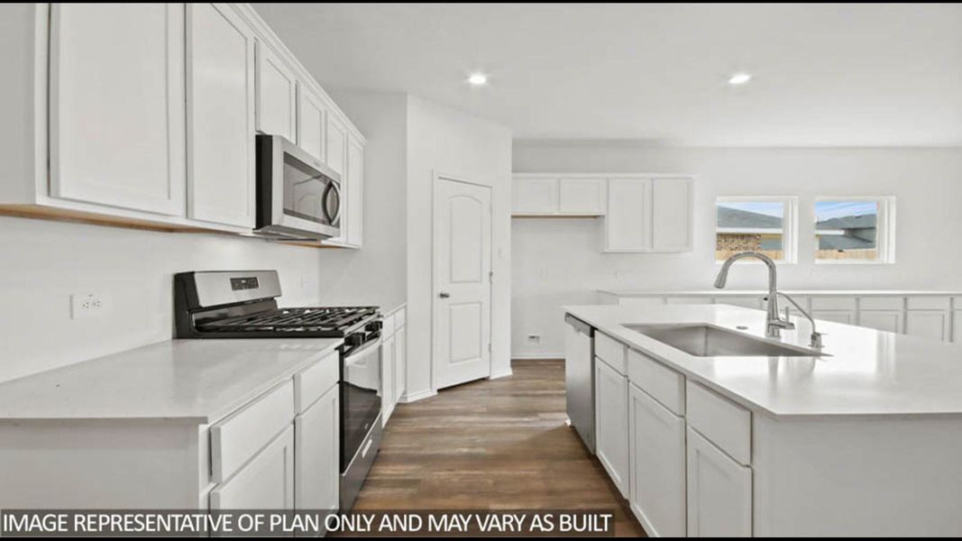 Furnished interior view inside a new home in Silverthorne, Conroe (Image 5). Furnished interior view inside a new home in Silverthorne, Conroe (Image 5).