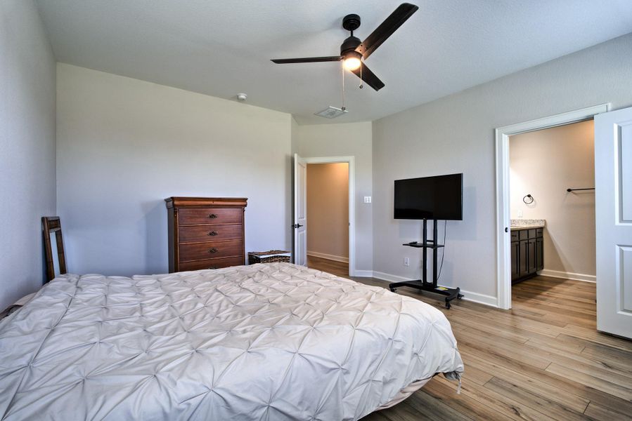 Furnished interior view inside a new home in Wedgewood Forest, Conroe (Image 12). Furnished interior view inside a new home in Wedgewood Forest, Conroe (Image 12).