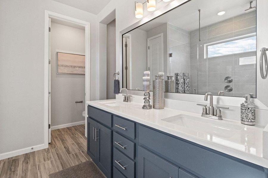 Representative furnished interior of a home built from the Valencia by Hakes Brothers in Hillside Park, El Paso (Image 27).