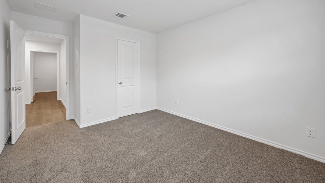 Spacious, unfurnished interior of a new home in Saddlebrook, Waxahachie (Image 25). Spacious, unfurnished interior of a new home in Saddlebrook, Waxahachie (Image 25).