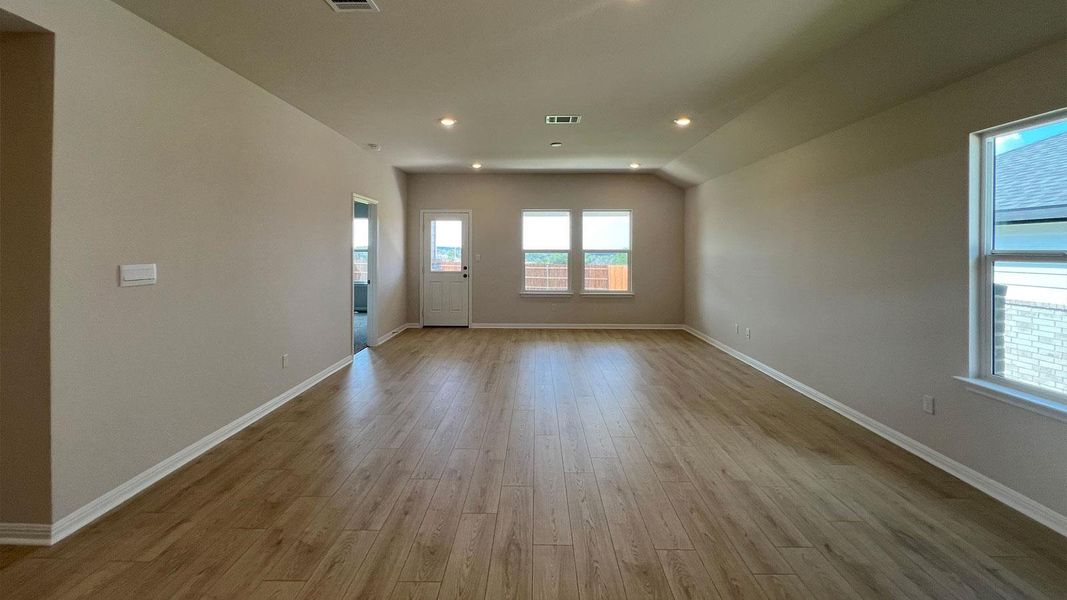 Spacious, unfurnished interior of a new home in Thunder Rock, Marble Falls (Image 11).