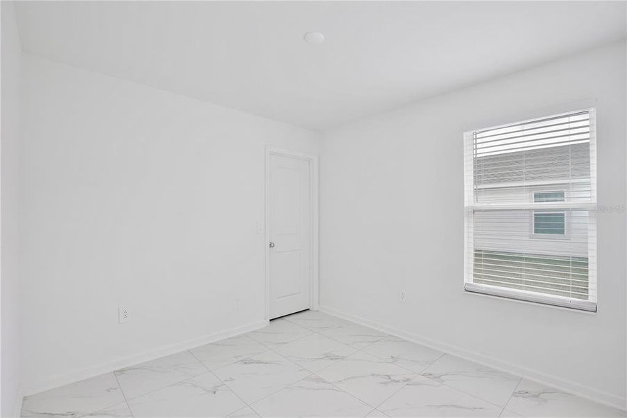 Spacious, unfurnished interior of a new home in Peace Creek Reserve, Winter Haven (Image 22).