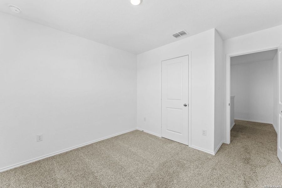 Spacious, unfurnished interior of a new home in Laurel Vistas, San Antonio (Image 11).