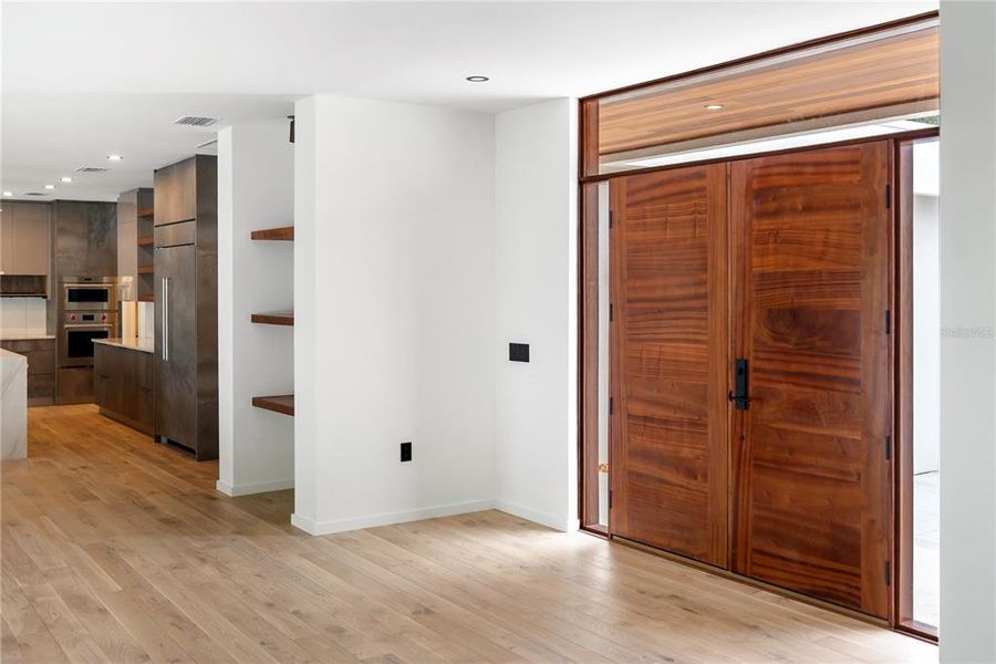 Spacious, unfurnished interior of a new home in , Sarasota (Image 52).