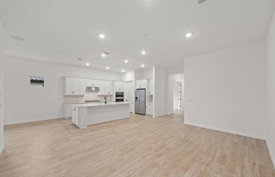 Spacious, unfurnished interior of a new home in Terreno, Naples (Image 16).