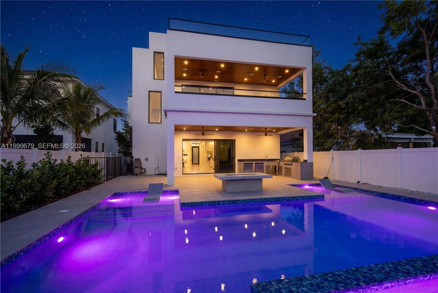 Exterior details and patio area of a home in , Fort Lauderdale (Image 30).