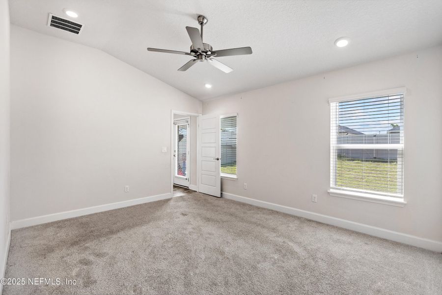Spacious, unfurnished interior of a new home in Shadow Crest at Rolling Hills, Green Cove Springs (Image 28).