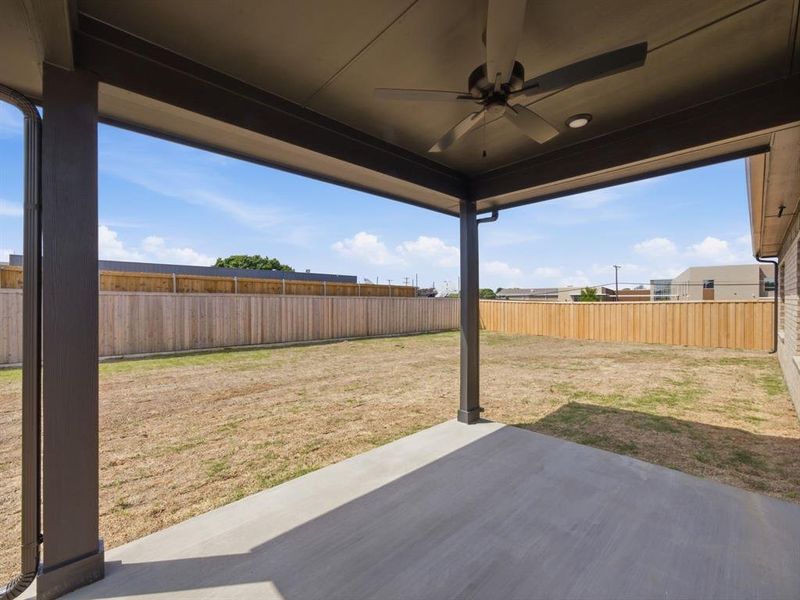 Exterior details and patio area of a home in , Grand Prairie (Image 4).