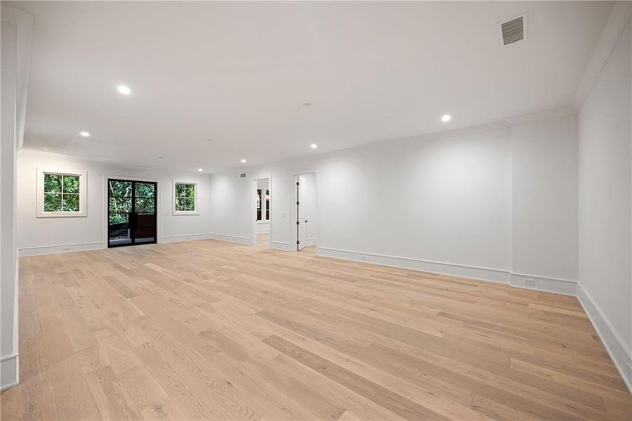 Spacious, unfurnished interior of a new home in , Atlanta (Image 34).