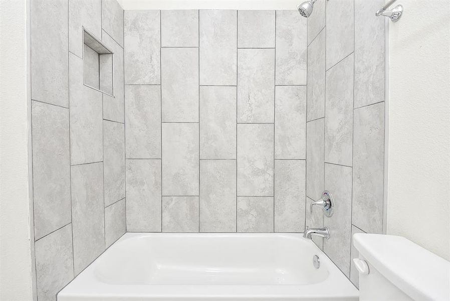 Secondary Bath with Tub/Shower Combination