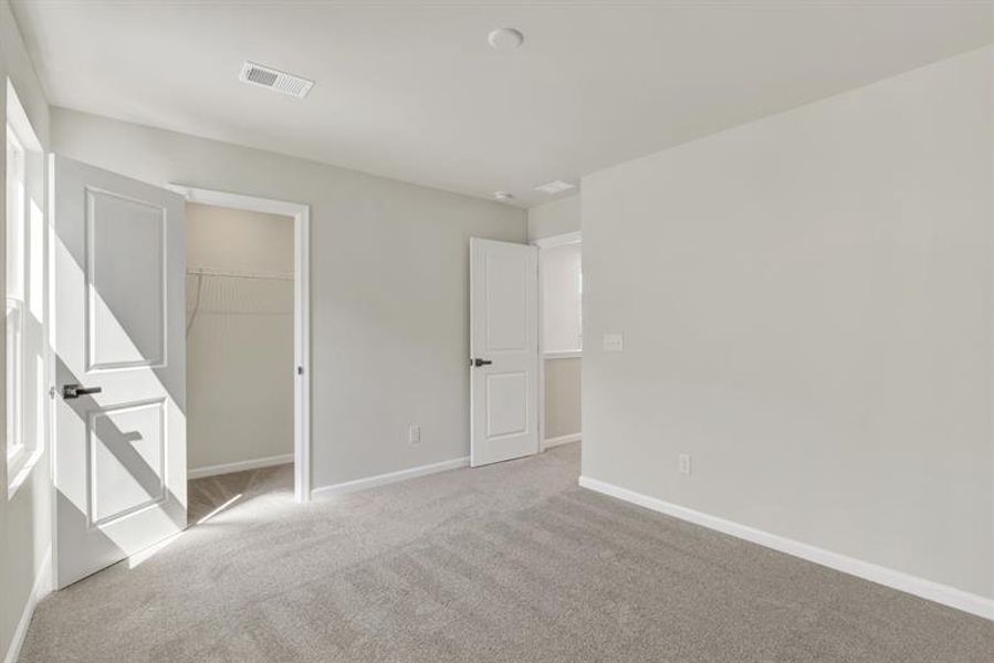 Spacious, unfurnished interior of a new home in Royal Oaks Single-Family Homes, Hardeeville (Image 18).