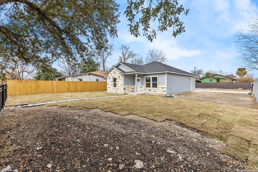 Exterior details and patio area of a home in , San Antonio (Image 4).