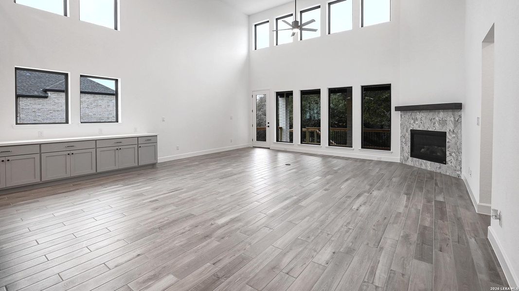 Spacious, unfurnished interior of a new home in Johnson Ranch, Bulverde (Image 27).