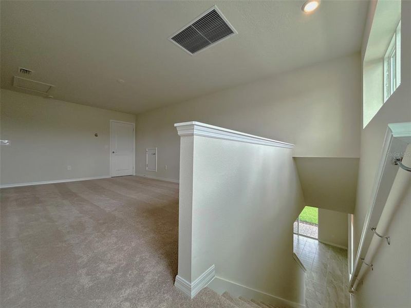 Spacious, unfurnished interior of a new home in , Orlando (Image 8).