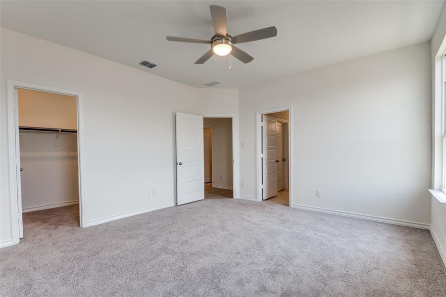 Spacious, unfurnished interior of a new home in Cottonwood Creek, Seagoville (Image 12). Spacious, unfurnished interior of a new home in Cottonwood Creek, Seagoville (Image 12).
