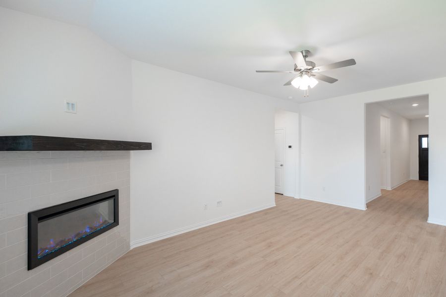 Spacious, unfurnished interior of a new home in Lake Pointe, Little Elm (Image 21).