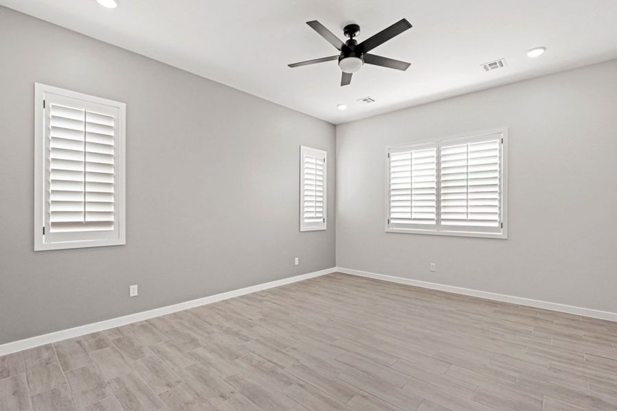 Spacious, unfurnished interior of a new home in Garden Park Unit 4, El Paso (Image 14).