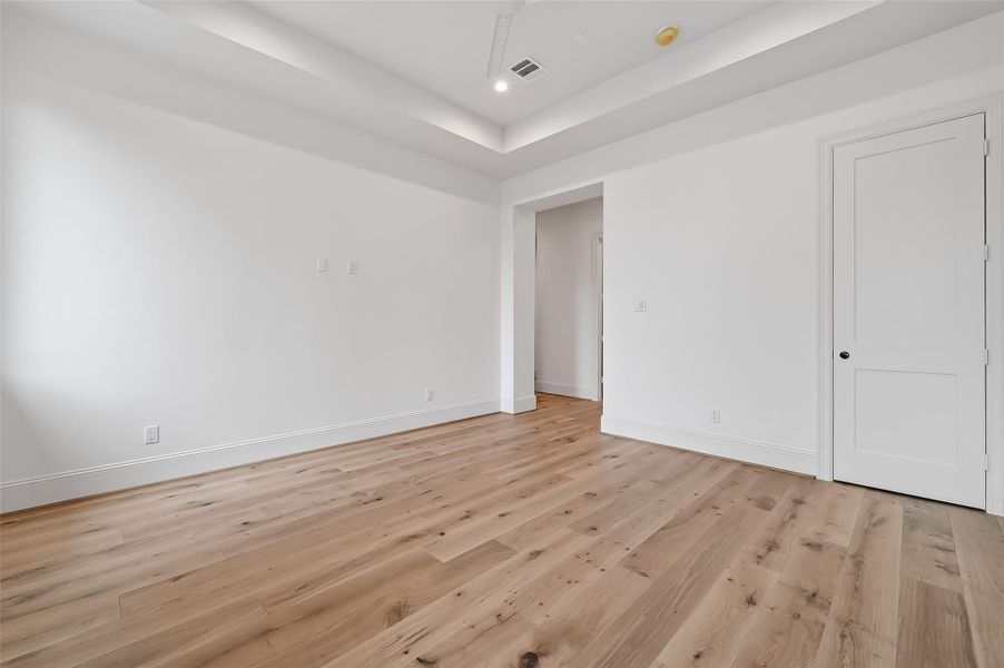 Spacious, unfurnished interior of a new home in , Houston (Image 24).