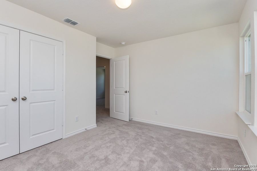 Spacious, unfurnished interior of a new home in Knox Ridge, Converse (Image 7).