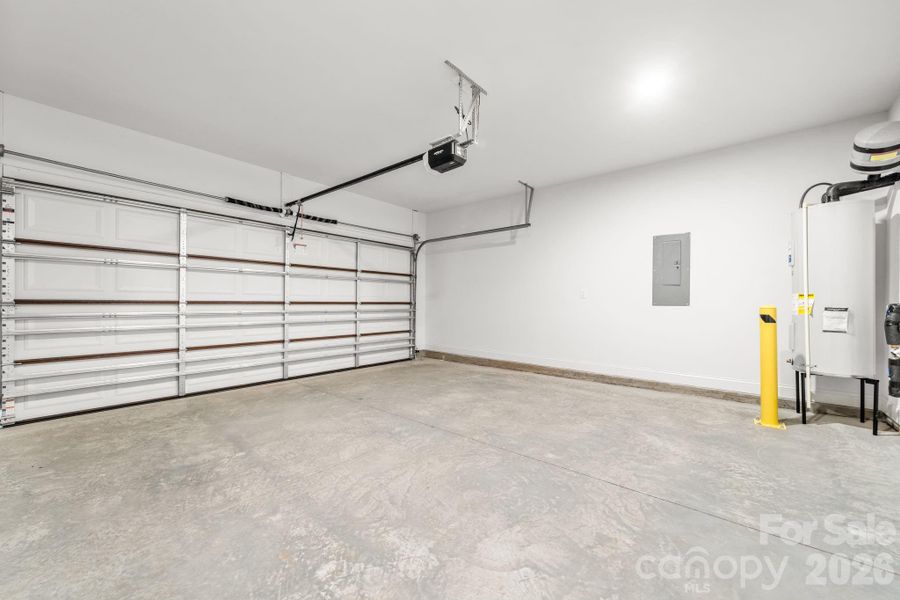 Spacious, unfurnished interior of a new home in , Hickory (Image 23).