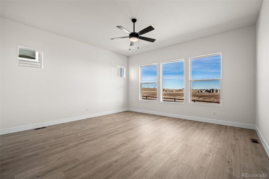 Spacious, unfurnished interior of a new home in Wolf Ranch - Enclave Collection, Colorado Springs (Image 38).
