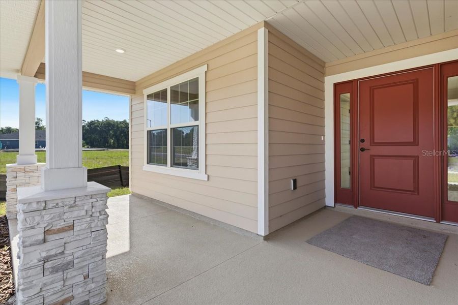 Exterior details and patio area of a home in Kirkland Farms, Alachua (Image 3).